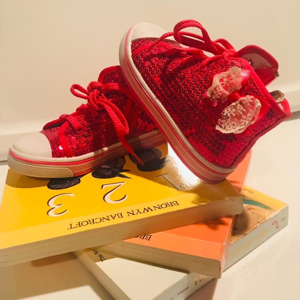 Toddler Fuschia/Pink sequin low-top shoes Size 7